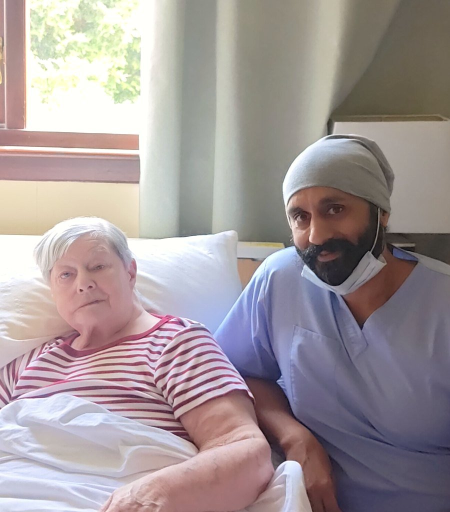 Home visit dentist visiting a patient at home in Birmingham